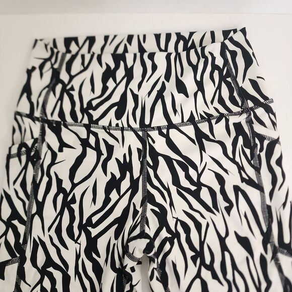 Zyia Active Black and White Animal Print Light N Tight Pocket Legging Womens 6-8 - Picture 3 of 6